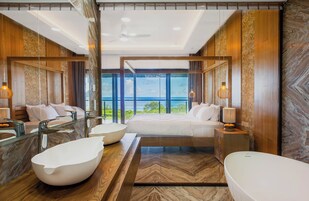 Bañera y ducha independientes, bañera profunda