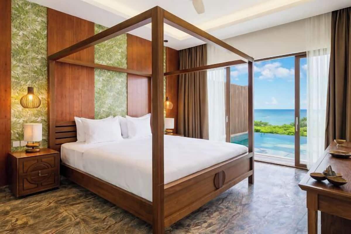 Minibar, in-room safe, soundproofing, iron/ironing board