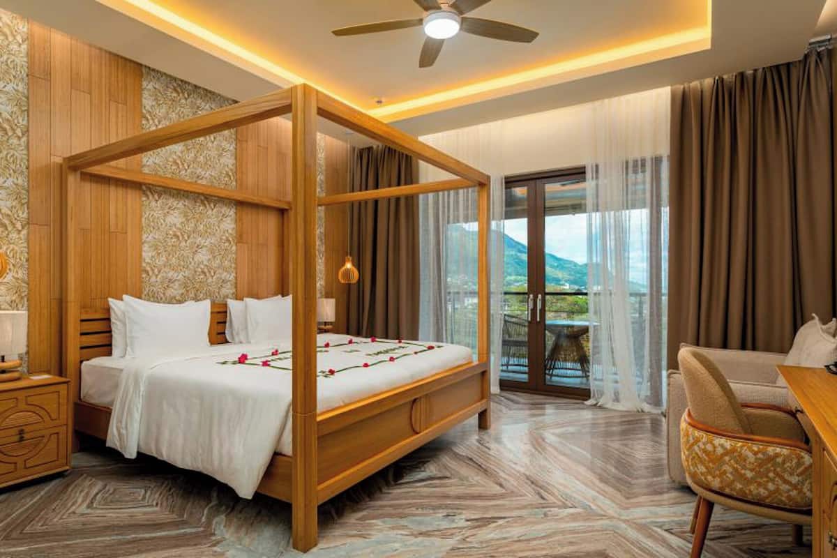 Minibar, in-room safe, soundproofing, iron/ironing board