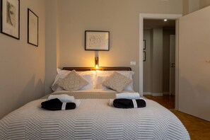 3 chambres, fer et planche à repasser, Wi-Fi, draps fournis