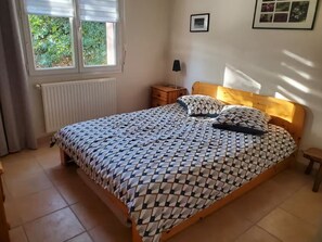 4 bedrooms, iron/ironing board, WiFi