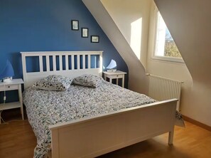 4 bedrooms, iron/ironing board, WiFi