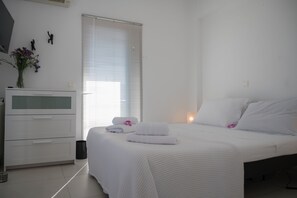 2 bedrooms, iron/ironing board, WiFi, bed sheets