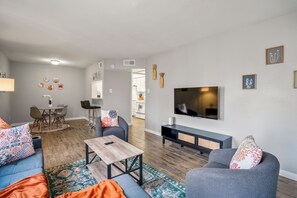 TV - Towne Plaza Apartments #295 in the Galleria Area (Houston)