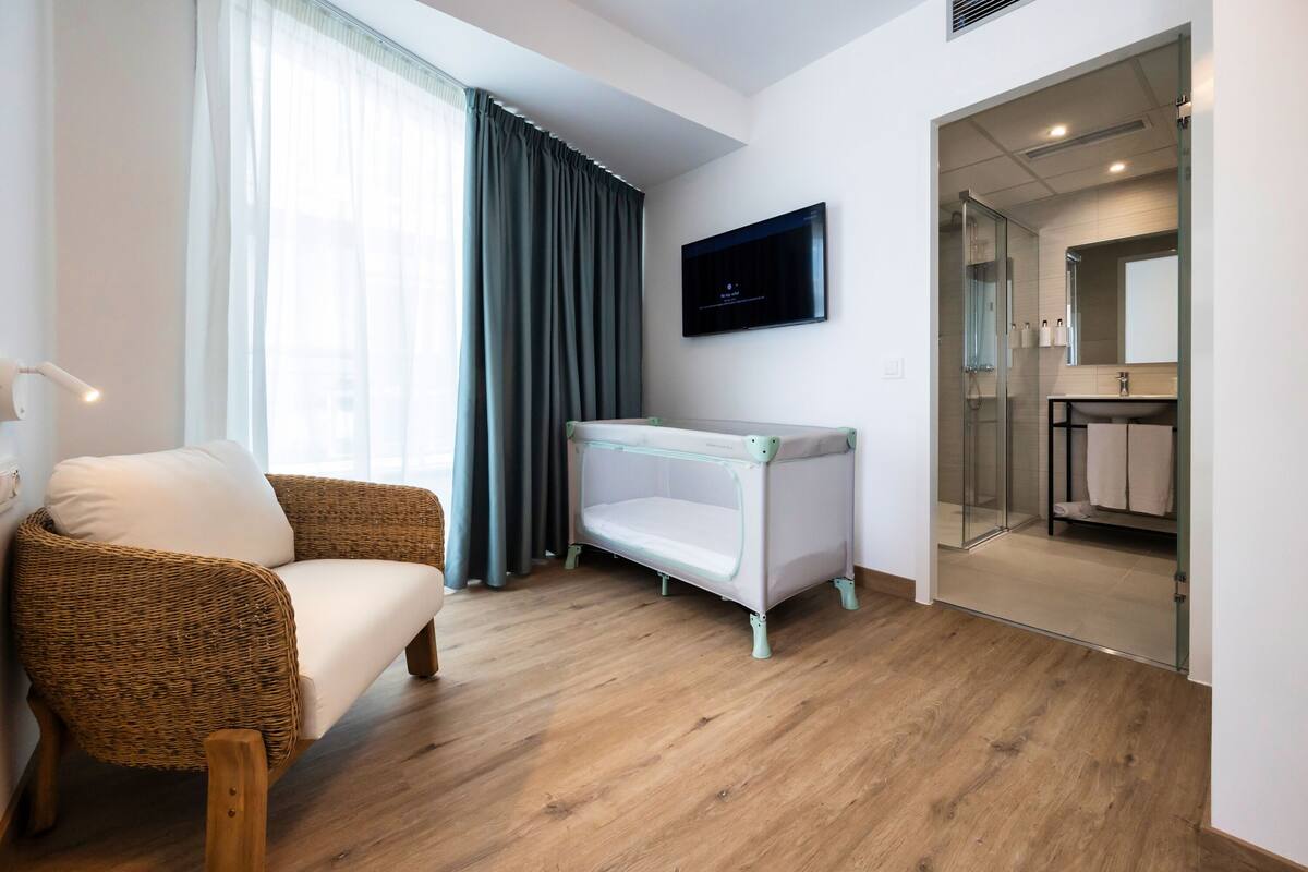 In-room safe, iron/ironing board (on request), WiFi (free)