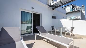 Suite Junior, vue océan | Terrasse/Patio