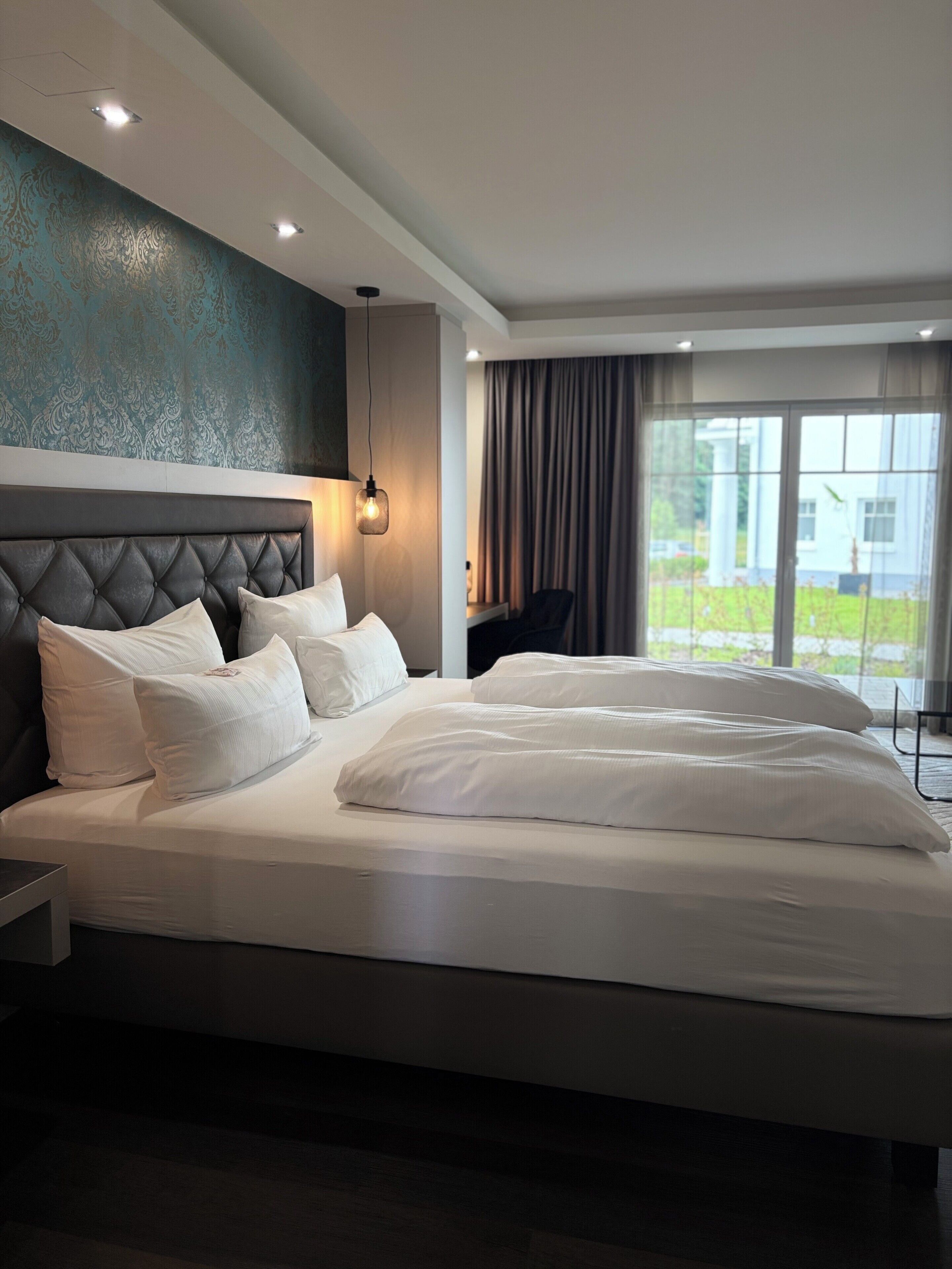 Hypo-allergenic bedding, minibar, in-room safe, desk