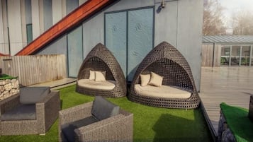 Couples treatment rooms, body treatments, body scrubs, facials, massages