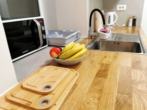City Apartment, City View | Private kitchen