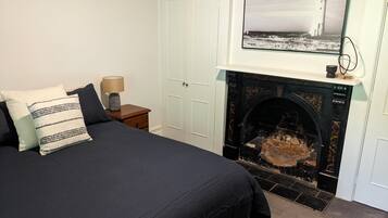 2 bedrooms, iron/ironing board, Internet, bed sheets