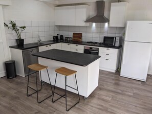 Microwave, oven, stovetop, dishwasher