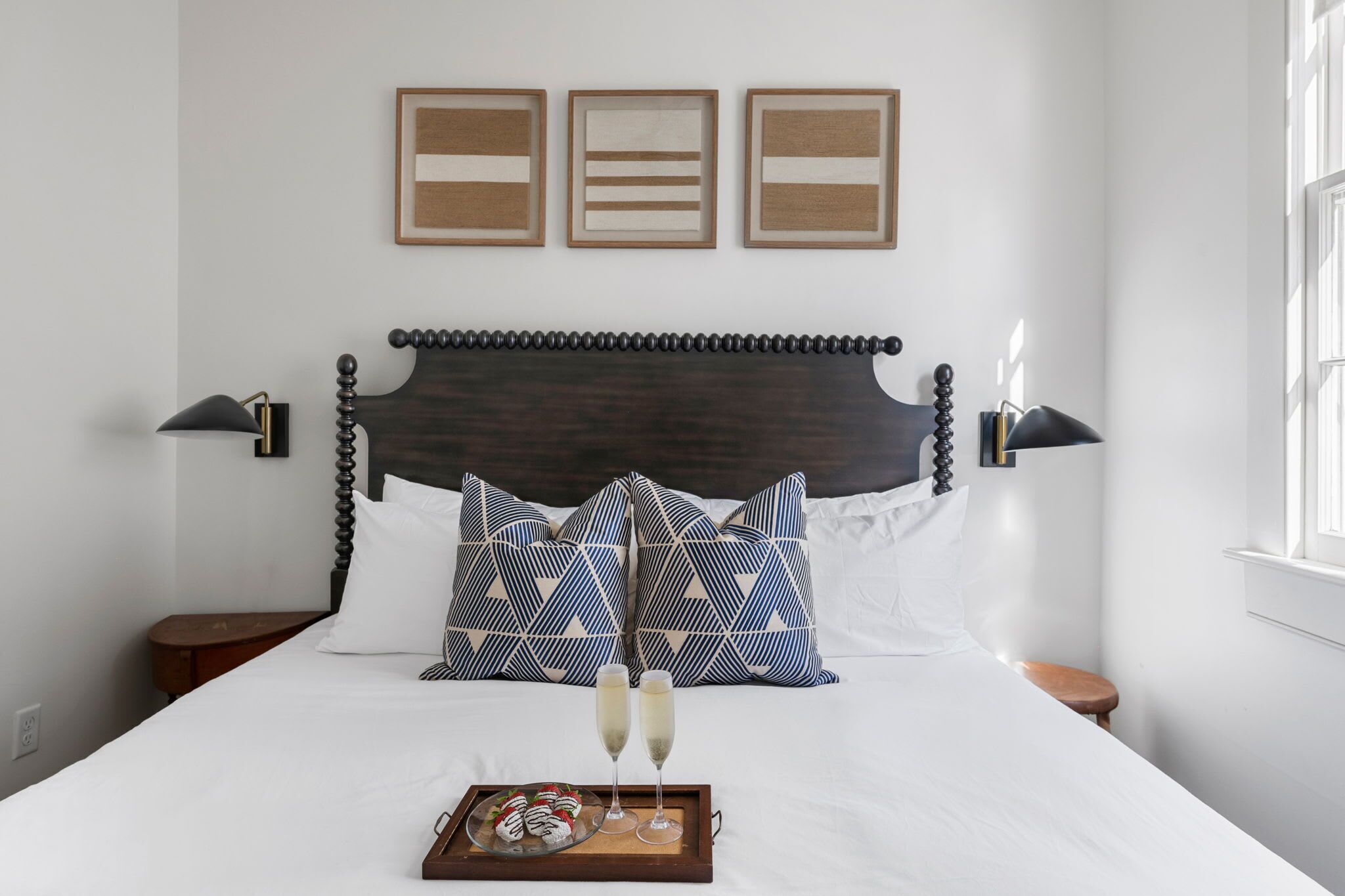 4 bedrooms, iron/ironing board, WiFi, bed sheets