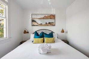 4 habitaciones, escritorio, tabla de planchar con plancha y wifi 