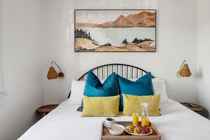 4 bedrooms, desk, iron/ironing board, WiFi