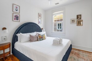 8 Schlafzimmer, Schreibtisch, Bügeleisen/Bügelbrett, WLAN