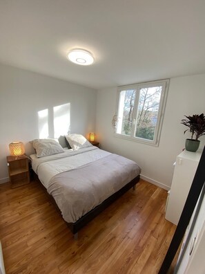 2 slaapkamers, een strijkplank/strijkijzer, gratis wifi, beddengoed