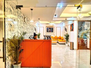 Reception - Hotel Mavens House (Gurugram)