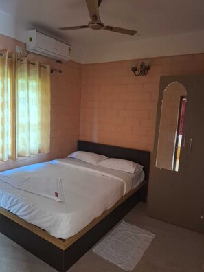 Desk, free WiFi - Nature Soul Resort (Chikkaballapur)