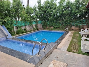 15 outdoor pools