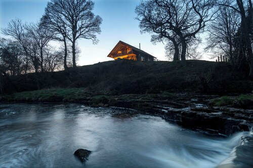 Luxury Secluded Log Cabin with a Hot Tub - Sleeps 8 - Dog Friendly - River View