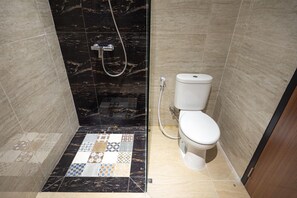 Habitación superior | Baño | Artículos de higiene personal gratuitos, toallas, jabón y champú