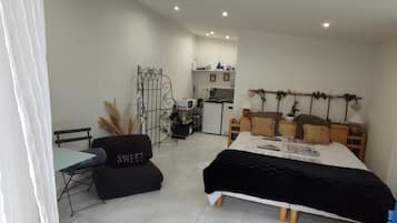 1 bedroom, WiFi, bed sheets