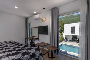 6 habitaciones, tabla de planchar con plancha, wifi y ropa de cama 