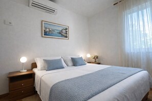 3 habitaciones, tabla de planchar con plancha, wifi y ropa de cama 