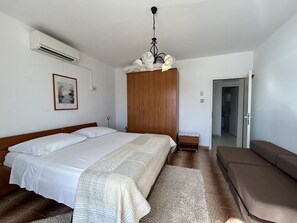 3 chambres, fer et planche à repasser, Wi-Fi, draps fournis