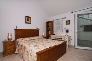 4 slaapkamers, een strijkplank/strijkijzer, wifi
