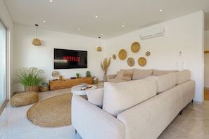 Smart TV, video games, table football, ping pong - Paradise Villa Sky - Signature by Paradise Portugal (Ribamar)