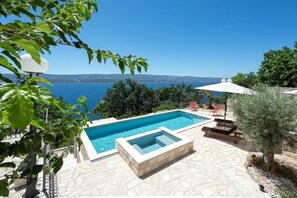 A heated pool - NEW! Lovely Villa With Heated Pool and Sea View (Omis - Split Region)