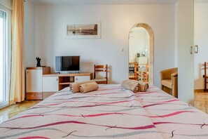 2 bedrooms, WiFi, bed sheets