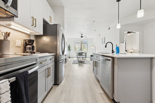 Fridge, microwave, oven, stovetop - CozySuites Glendale - Westgate with pool! 01 (Glendale)