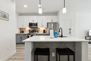 Fridge, microwave, oven, stovetop - CozySuites Glendale - Westgate with pool! 01 (Glendale)