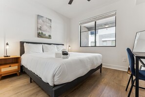 1 habitación, escritorio, tabla de planchar con plancha y wifi 