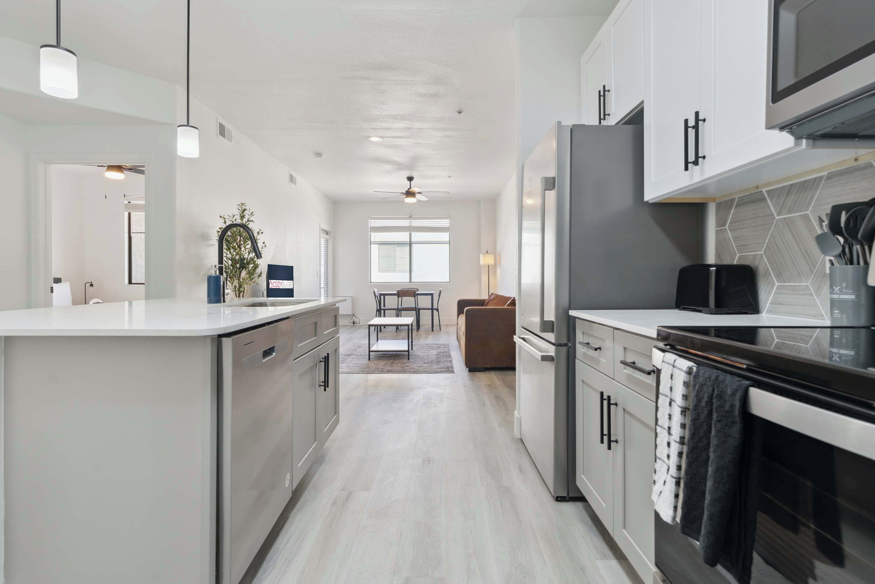 Kühlschrank, Mikrowelle, Ofen, Herdplatte