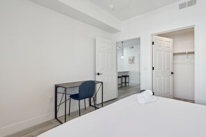 1 soverom, skrivebord, strykejern/-brett og wi-fi