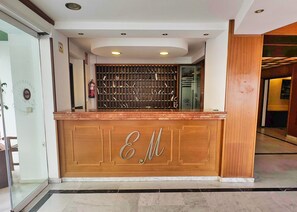 Lobby - Mediterráneo 6-9: Charming Beachfront Studio with Stunning Sea Views. (Marbella)