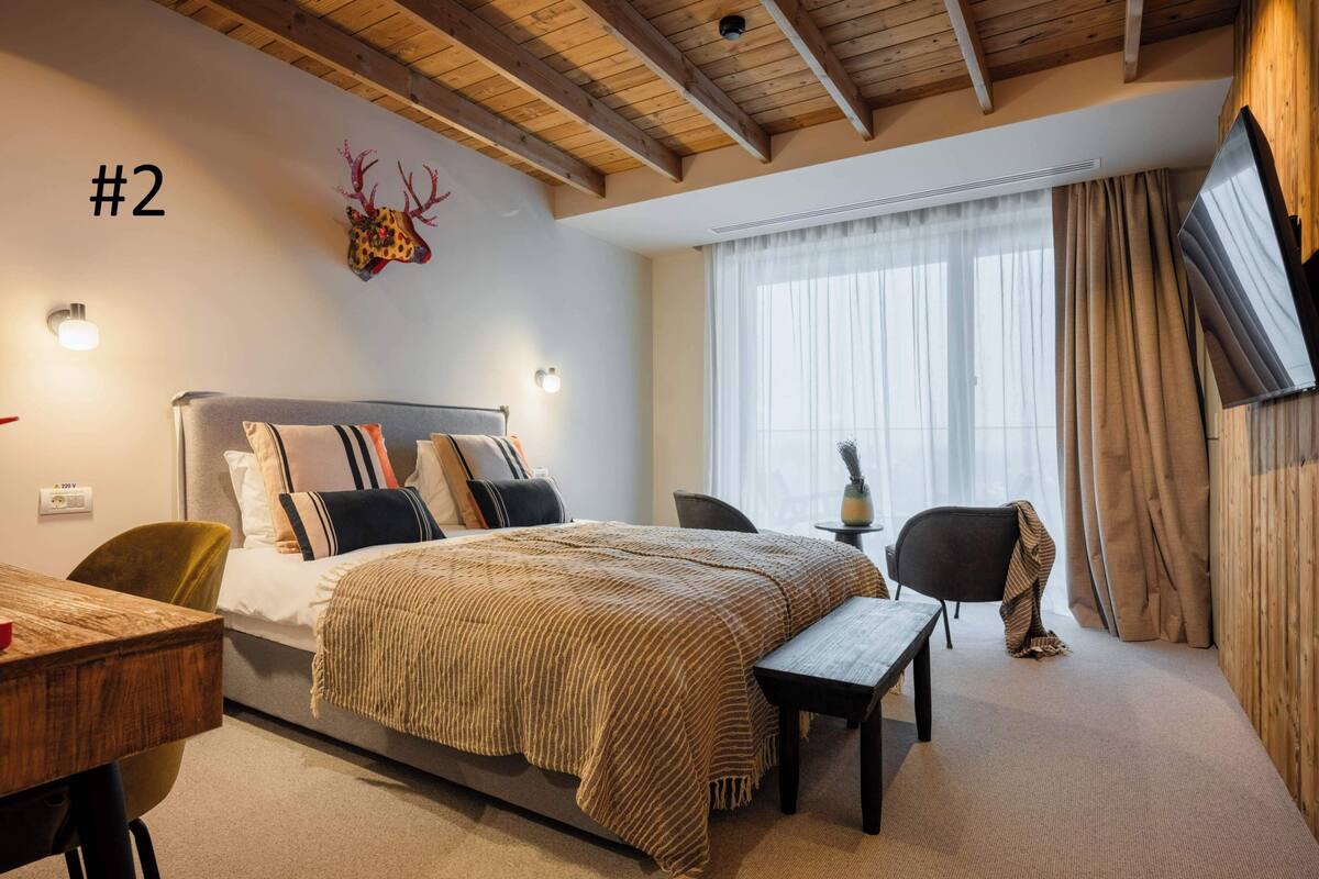 Deluxe Double Room, Panoramic View with Loggia #2 #3 | 書桌、隔音、免費無線上網