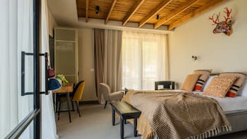 Premium Apartment, Forest view with balcony #7 #13 | 办公桌、隔音、免费 WiFi