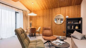 Timeless Two Bedroom Apartment, Panoramic view with roof top terrace #14 | Coin séjour