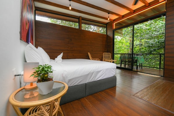 Romantic Cabin, River View | Desk - The HIJAU Camp & Cabin (Ipoh)