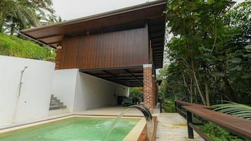 Chalet familiar, vista al río | Alberca privada