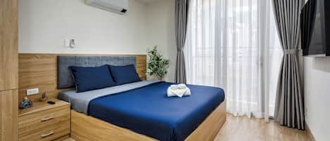 1 bedroom, desk, iron/ironing board, WiFi