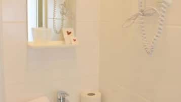 Economy-Einzelzimmer | Badezimmer | Dusche, kostenlose Toilettenartikel, Haartrockner, Seife