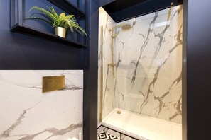 Superior Apartment, City View | Bathroom