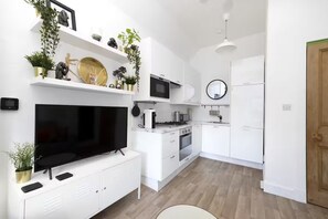 Superior Apartment, City View | Living area | LED TV - Bright and Modern Flat with desk (Edinburgh)