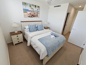 3 室のベッドルーム、アイロン / アイロン台、WiFi (無料)、ベッドシーツ