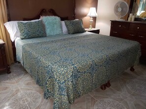 3 bedrooms, iron/ironing board, WiFi, bed sheets